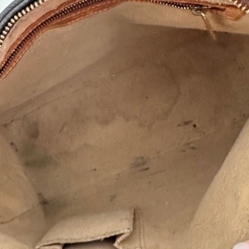 ✅AUTHENTIC✅LOUIS VUITTON LOOPING GM - Picture 11 of 15